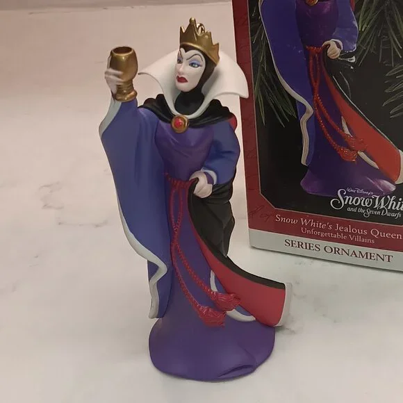 Snow White's Jealous Queen Ornament - Picture 3 of 3